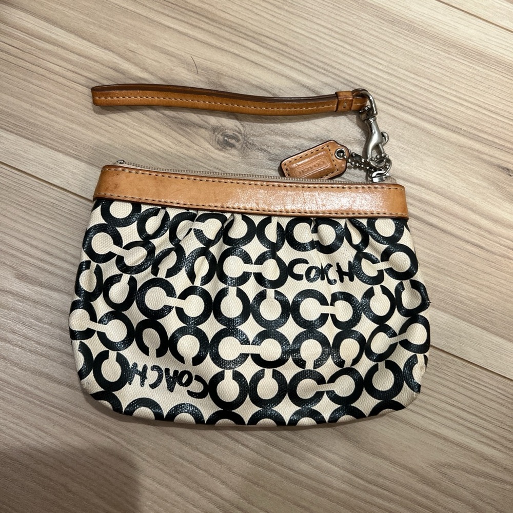 Vintage ‘00 Coach wristlet